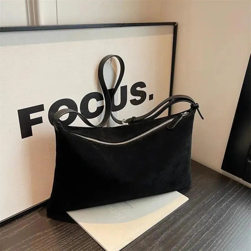 Claudia – Classic refined design – Suede crossbody