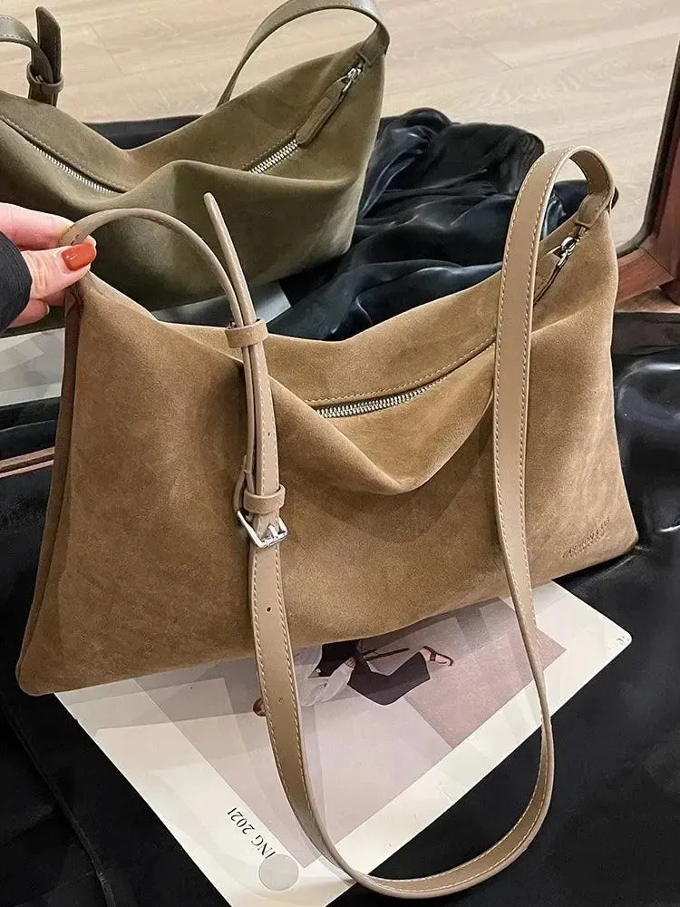 Claudia – Classic refined design – Suede crossbody