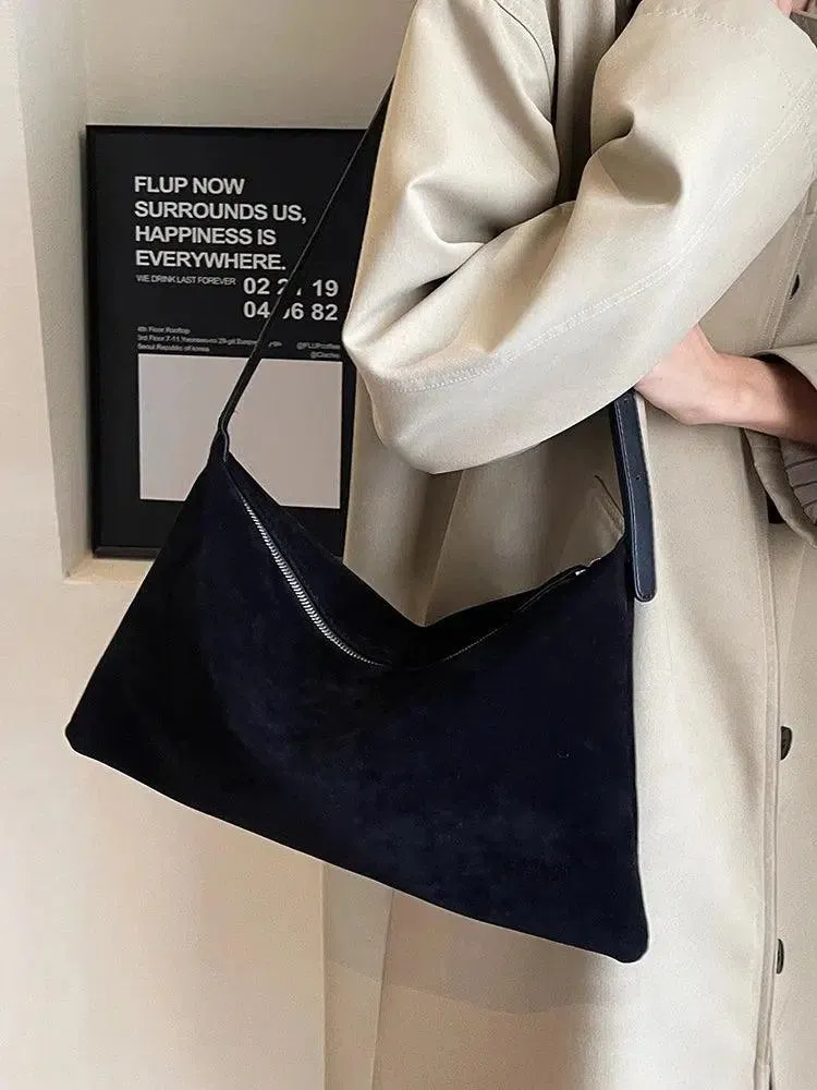 Claudia – Classic refined design – Suede crossbody