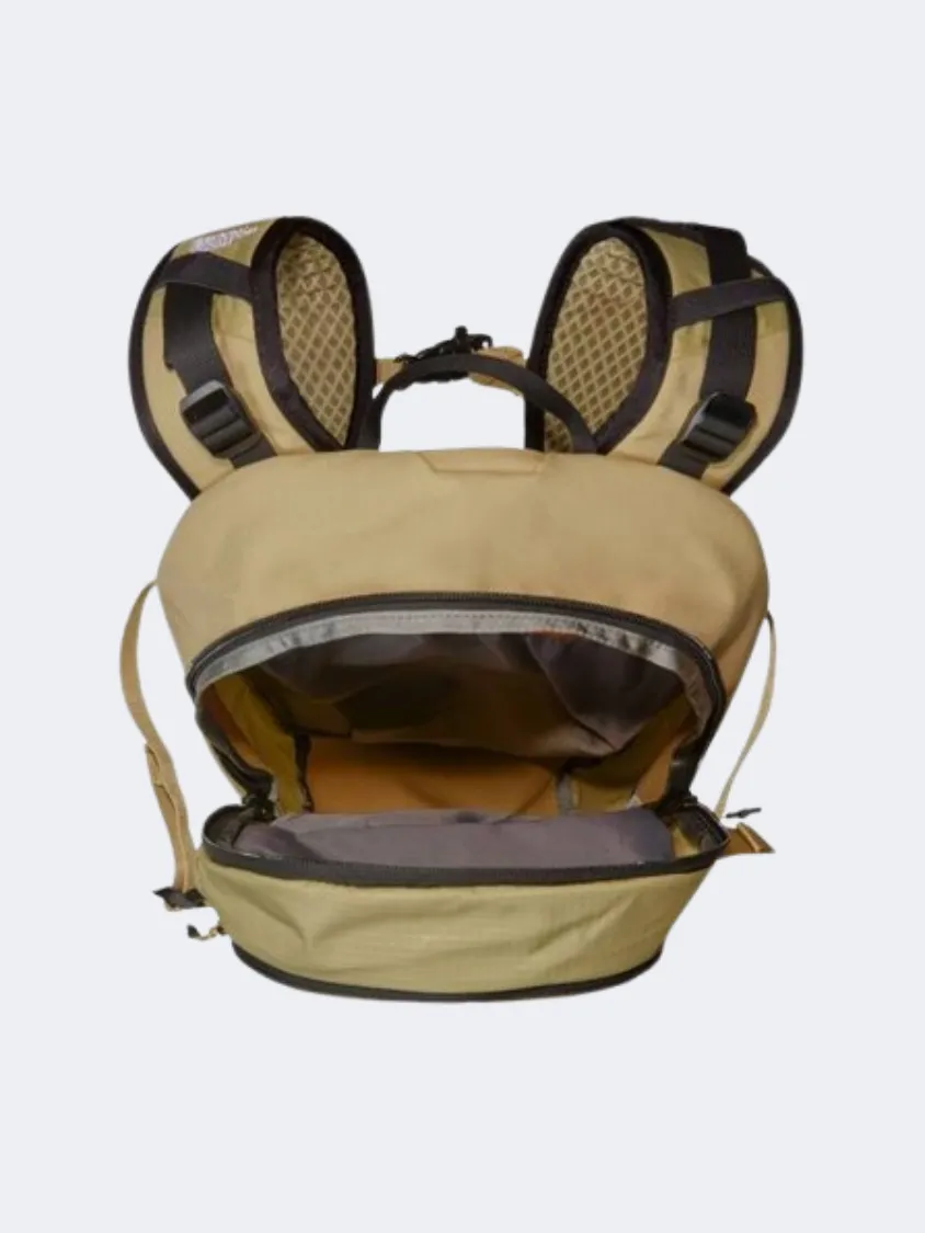 The North Face Basin 24 L Unisex Hiking Bag Khaki Stone/Desert
